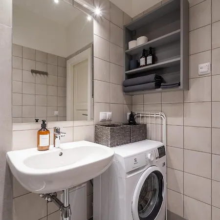 Elegant With Airconditioner And Elevator, 9 Min Walk To Old Town *